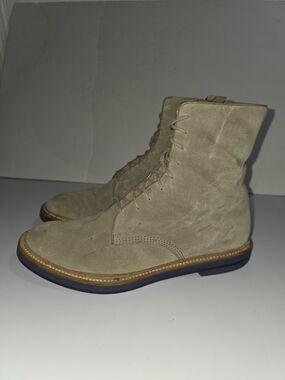 Gucci Men's Suede Lace-Up Boots in Beige with Navy Sole Size 9